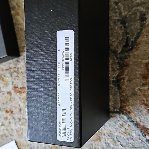 Saint Laurent Vicky lambskin trifold wallet - Picture 9 of 11